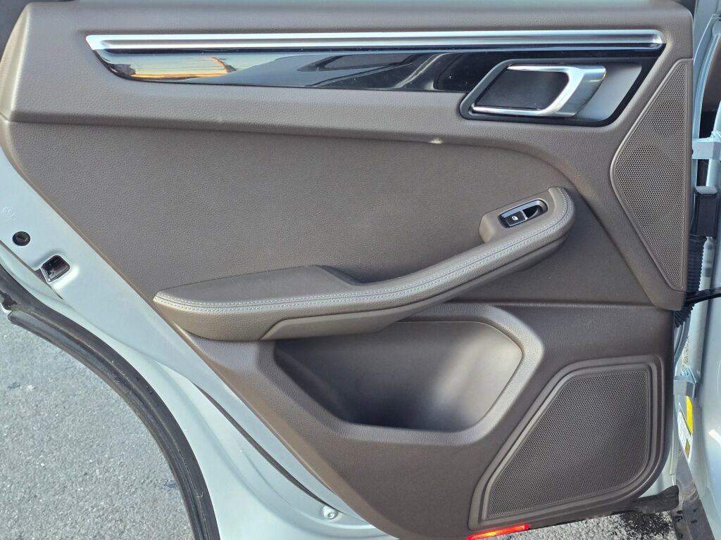 Used 2018 Porsche Macan image 18