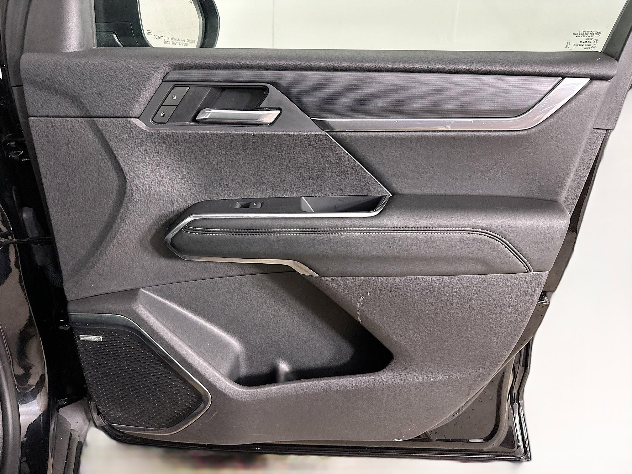 Used 2025 GMC Acadia Elevation image 34