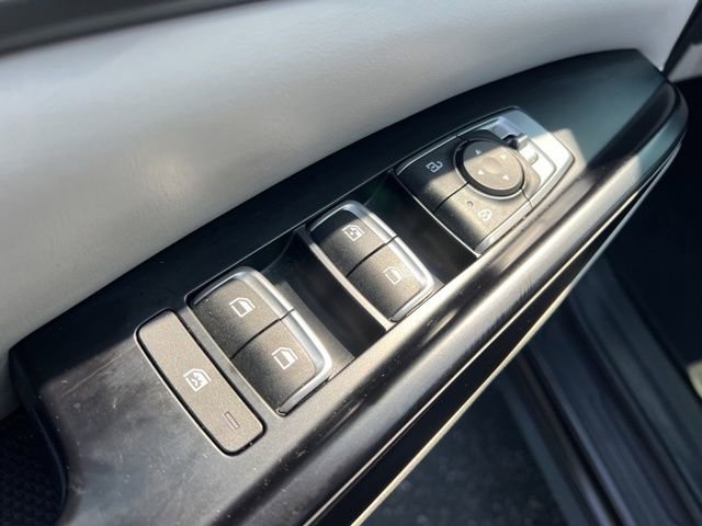 Used 2024 Kia Carnival LX FWD image 27