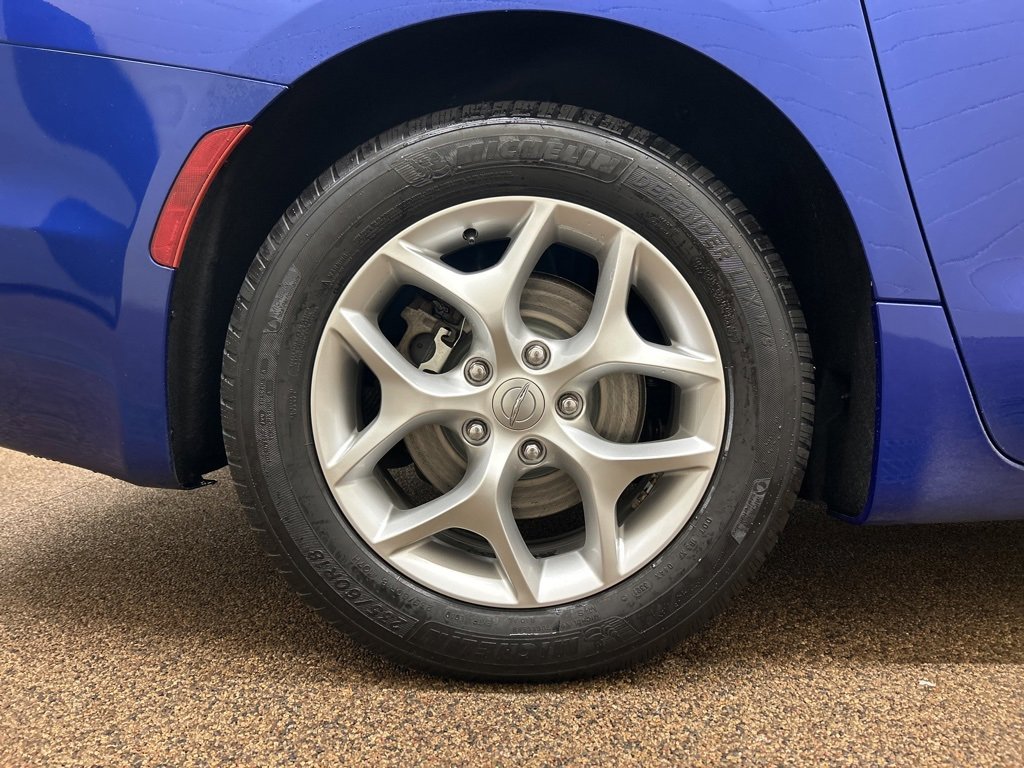 Used 2019 Chrysler Pacifica Touring-L Plus w/ Advanced Safetytec Group image 28