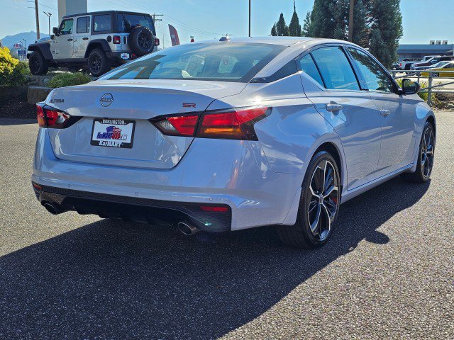 Used 2023 Nissan Altima 2.5 SR w/ SR Premium Package FWD image 3