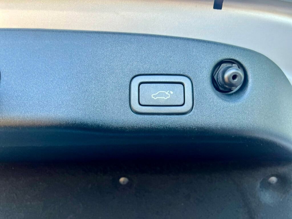 Used 2011 Jaguar XJ L image 9