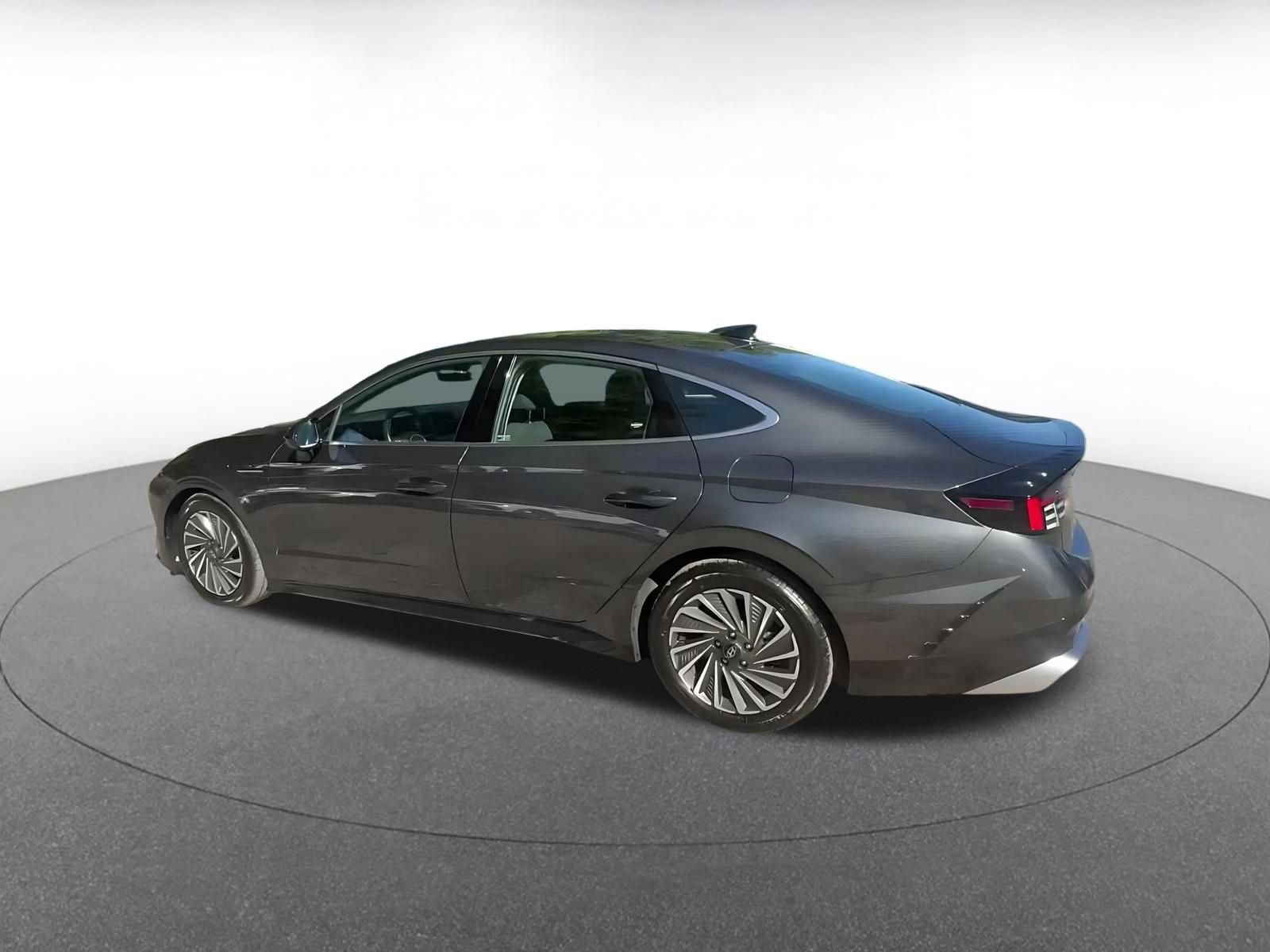 Used 2025 Hyundai Sonata SEL FWD image 9