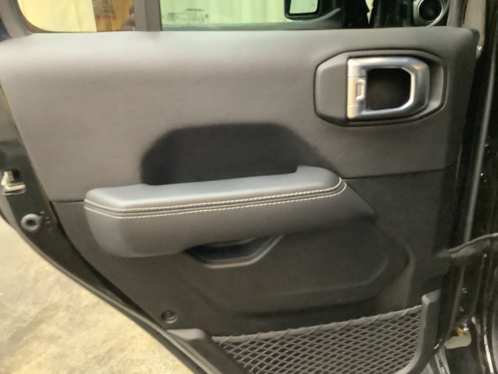 Used 2021 Jeep Wrangler Unlimited Sahara w/ Uconnect 4C Nav & Sound Group AWD/4WD image 23