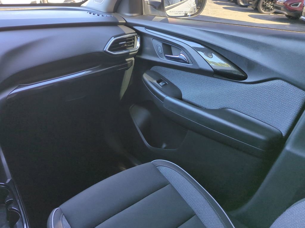 Used 2021 Chevrolet TrailBlazer LT w/ Convenience Package image 17