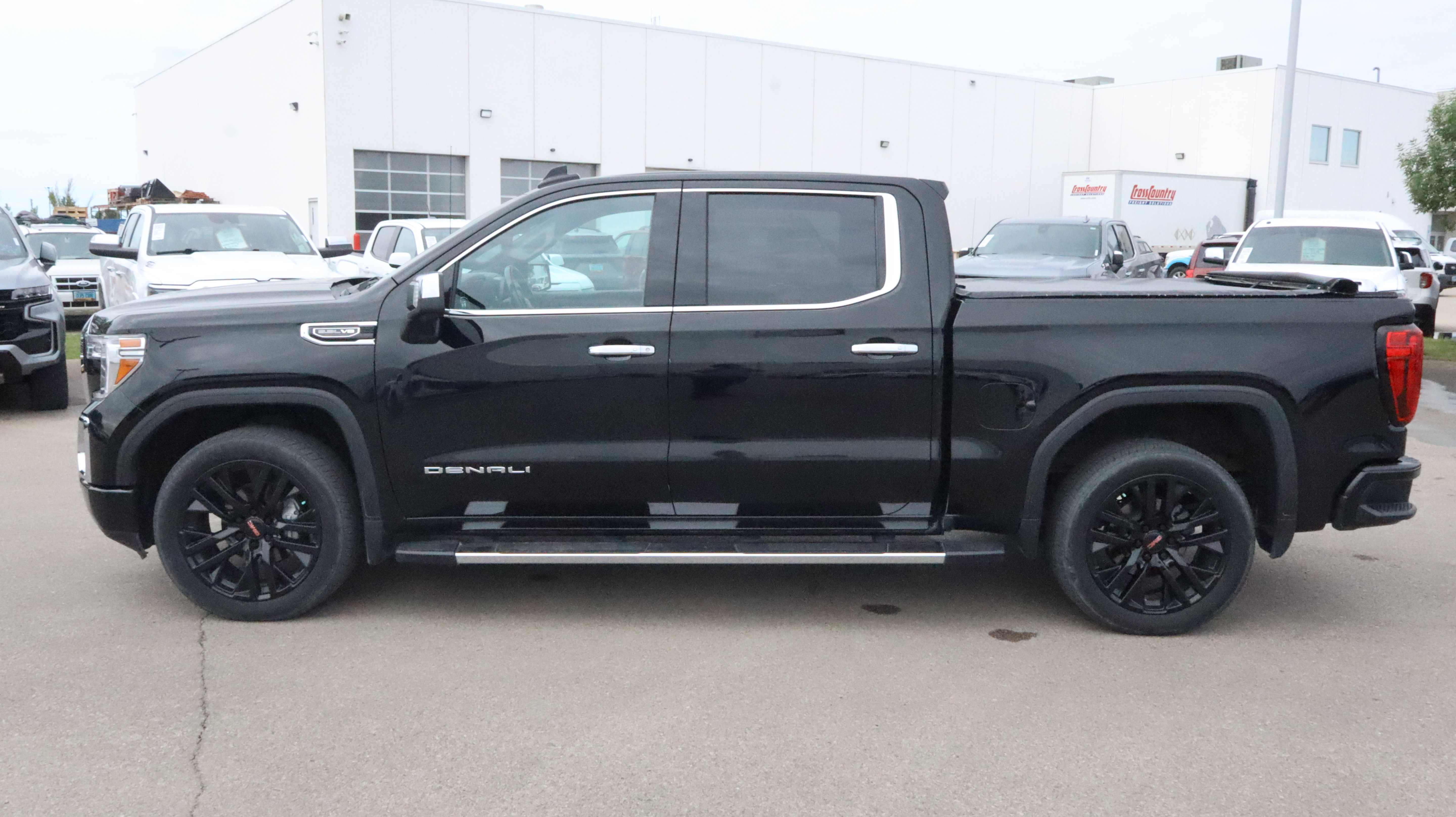 Used 2021 GMC Sierra 1500 Denali w/ Driver Alert Package II AWD/4WD image 4