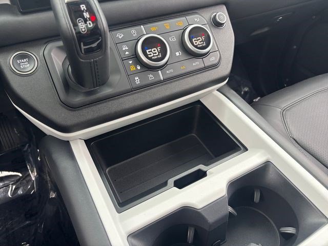 Certified 2025 Land Rover Defender 110 X-Dynamic SE image 19
