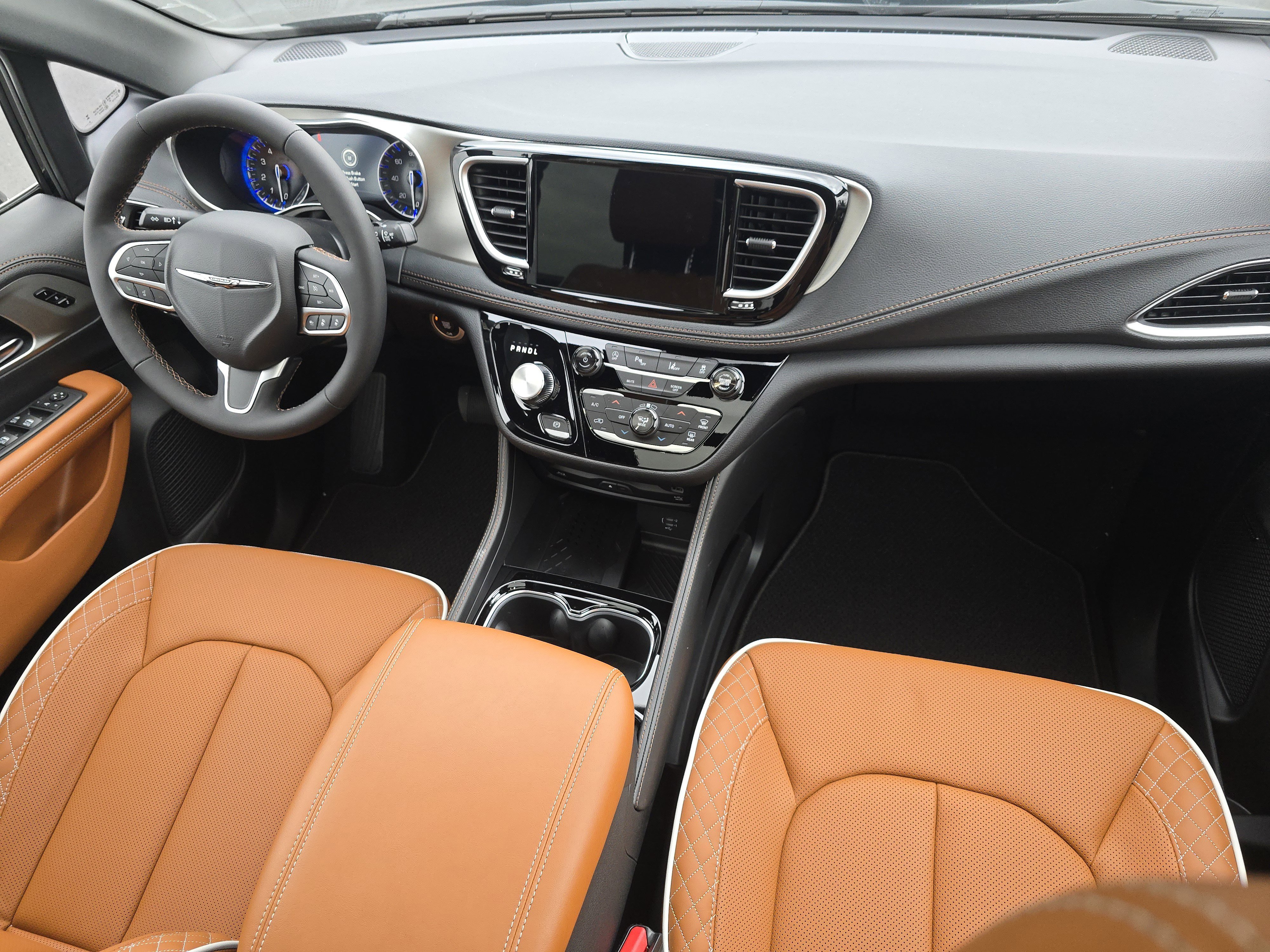 New 2026 Chrysler Pacifica Pinnacle w/ Trailer Tow Group image 25