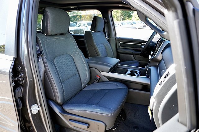 New 2026 RAM 1500 4x4 Crew Cab image 18