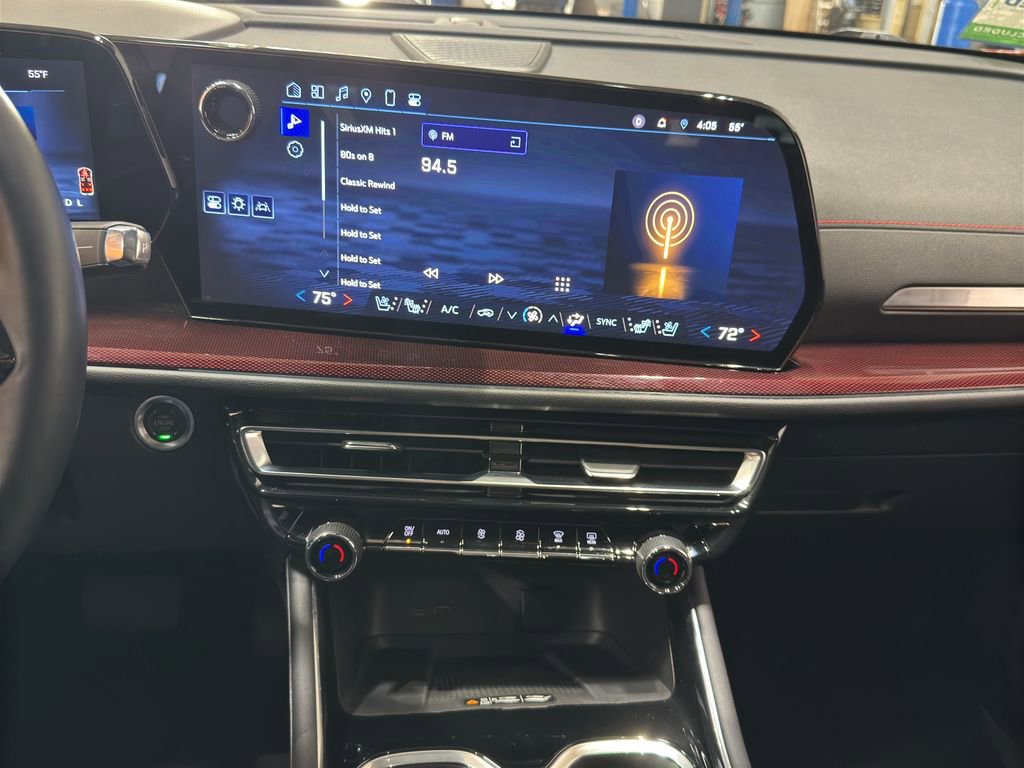 Used 2025 Chevrolet Traverse RS image 30