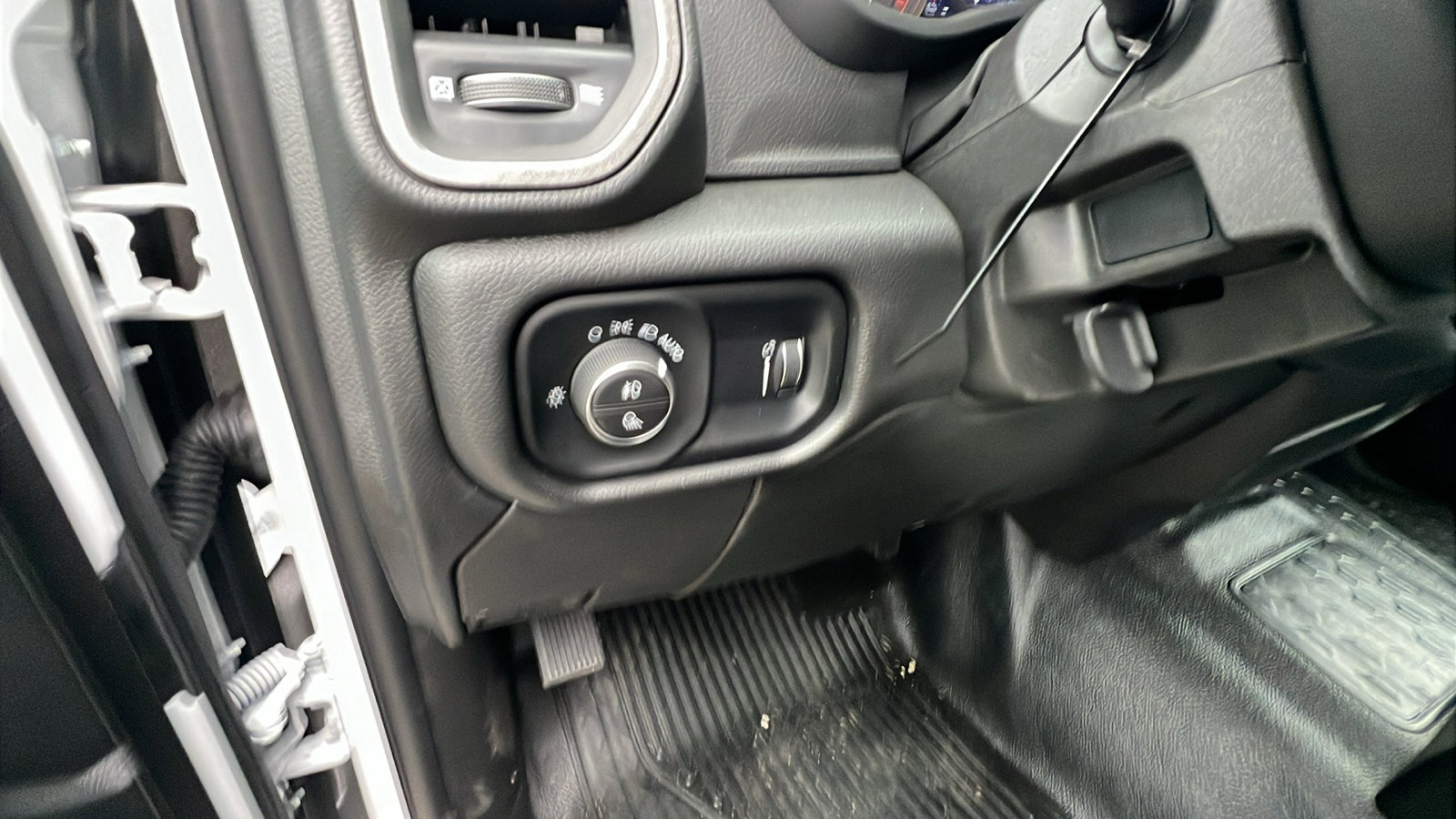 Used 2025 RAM 5500 Tradesman w/ Safety Group image 28