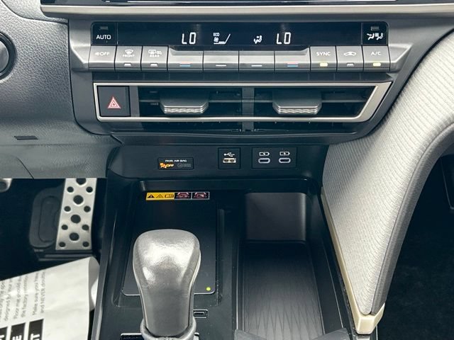 Used 2025 Toyota Camry SE AWD/4WD image 52