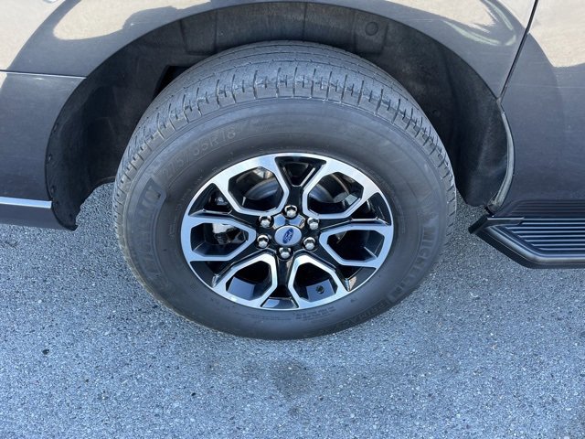 Used 2023 Ford Expedition Max XLT image 19