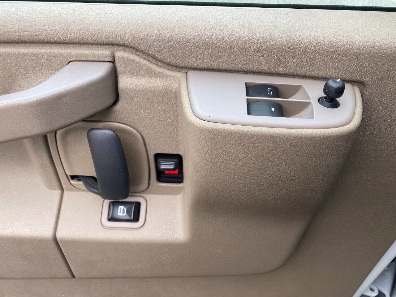 Used 2019 Chevrolet Express 2500 w/ Driver Convenience Package image 12