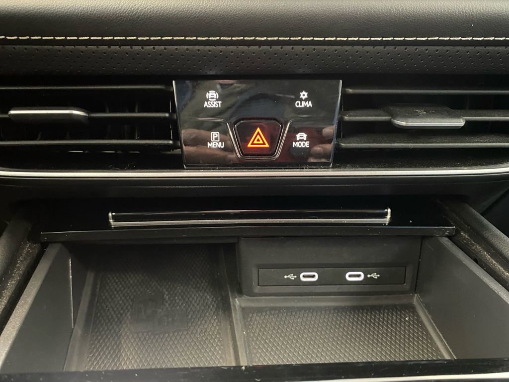 Used 2024 Volkswagen Atlas SE image 28