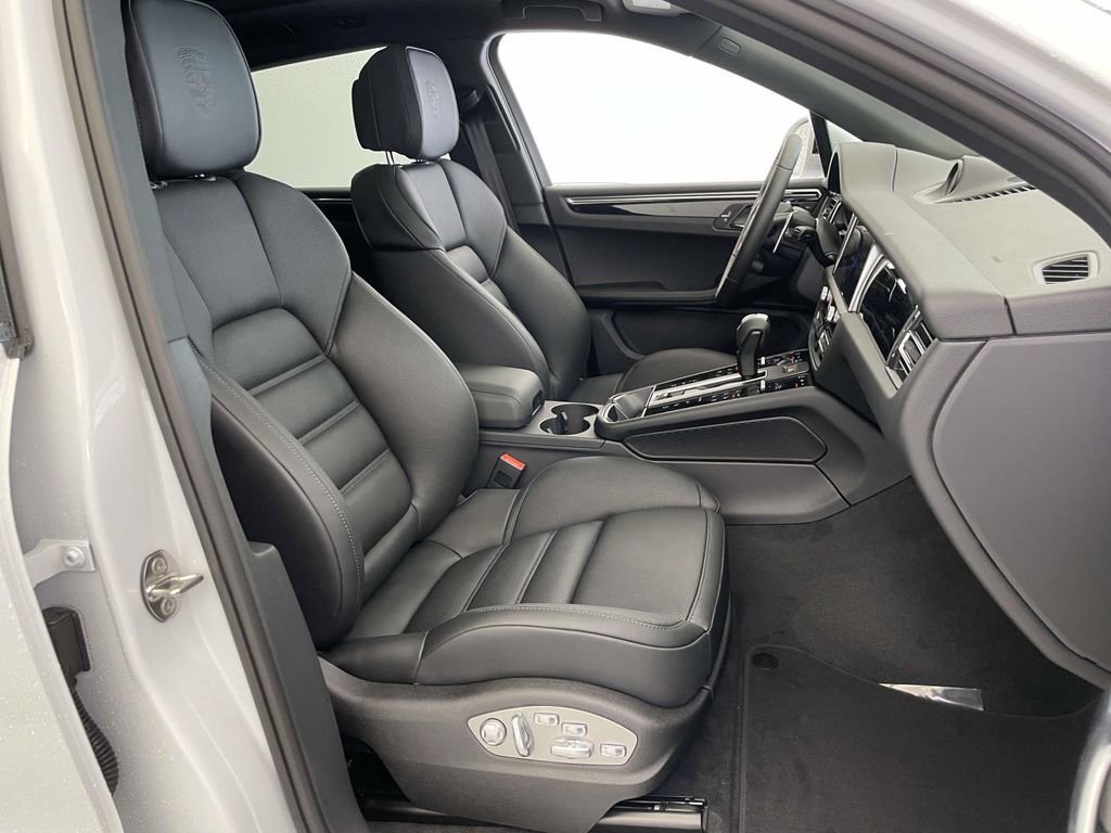 New 2026 Porsche Macan S image 22