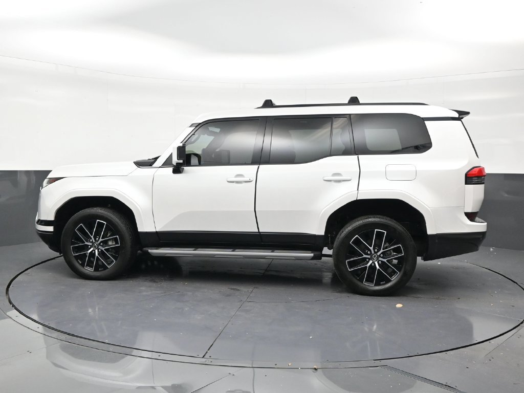 Used 2024 Lexus GX 550 w/ Cold Area Package AWD/4WD image 2