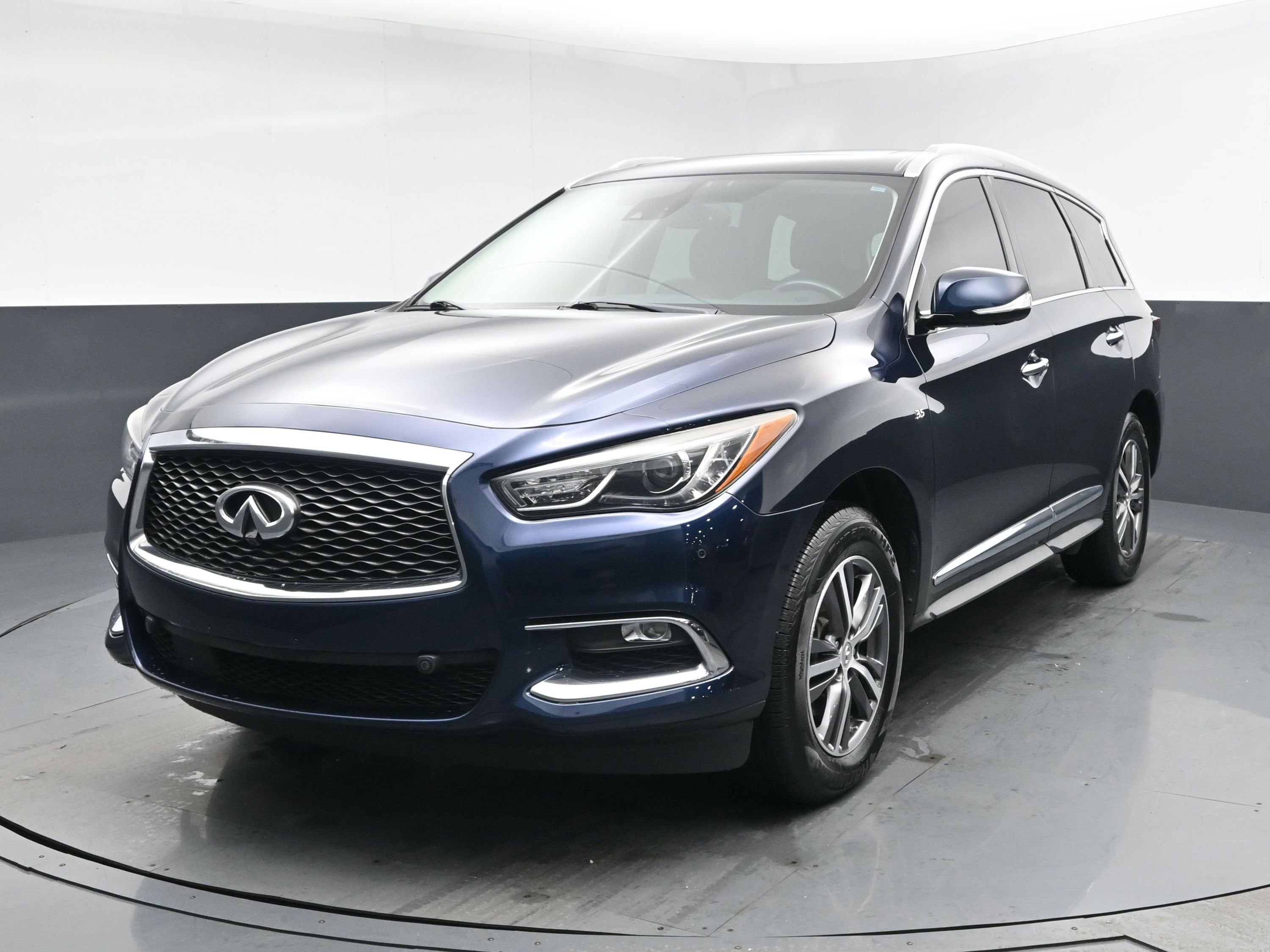 Used 2019 INFINITI QX60 Luxe w/ Essential Package image 1