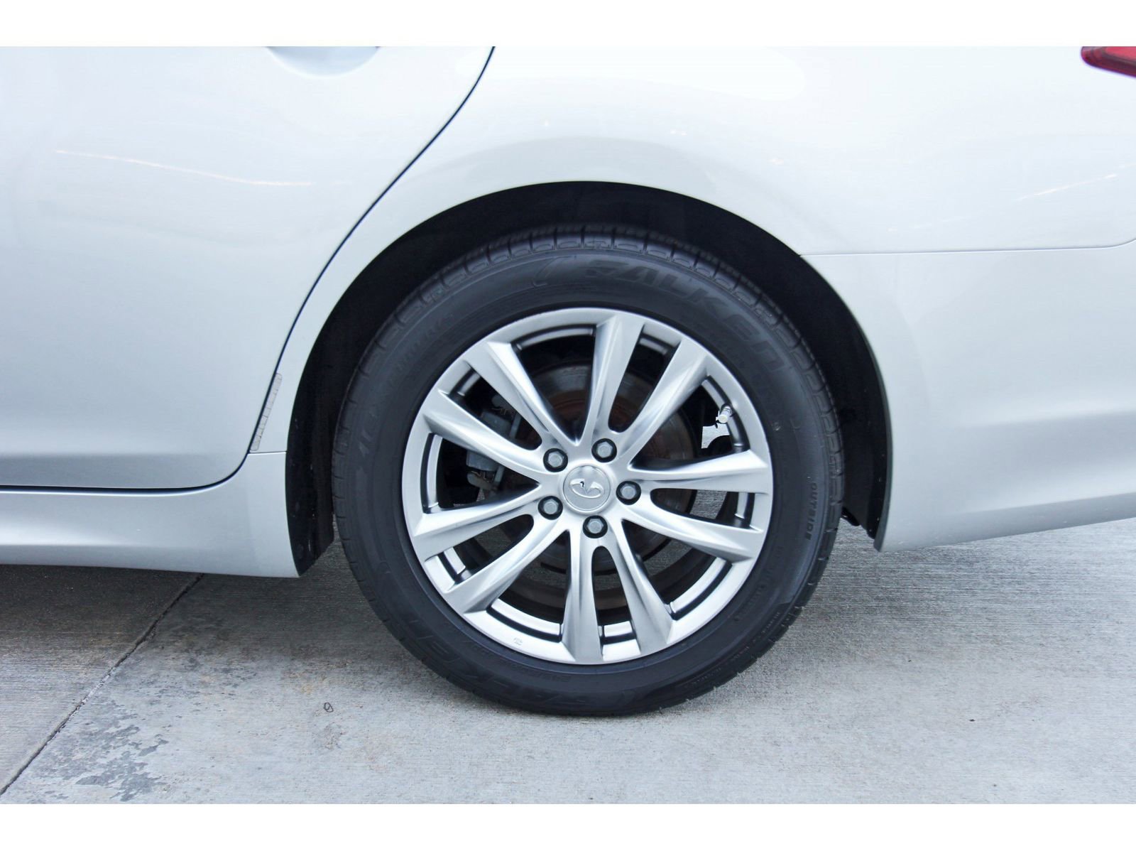 Used 2017 INFINITI Q70 3.7 image 34