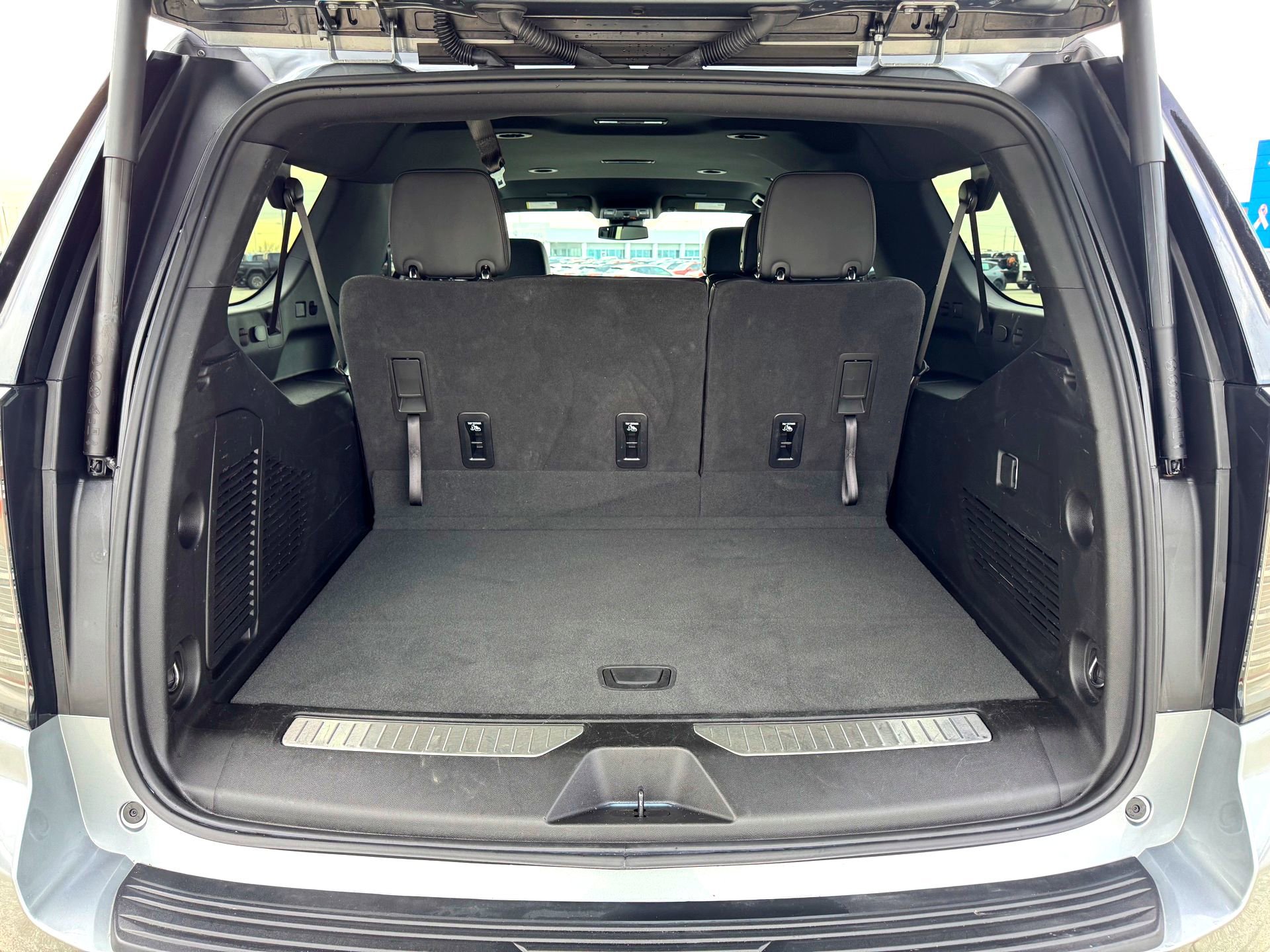 Used 2025 Chevrolet Suburban Z71 AWD/4WD image 8
