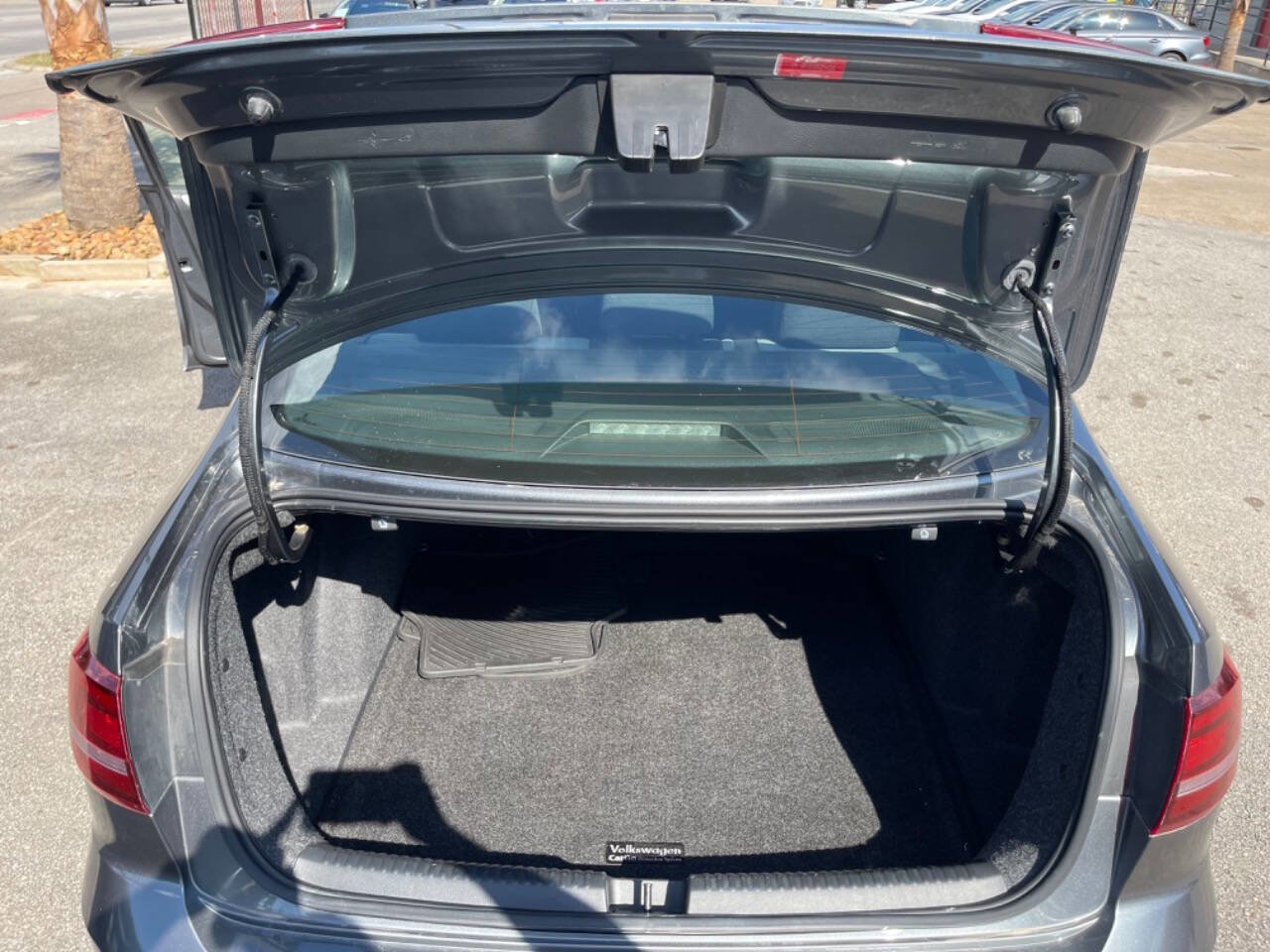 Used 2017 Volkswagen Jetta S image 17