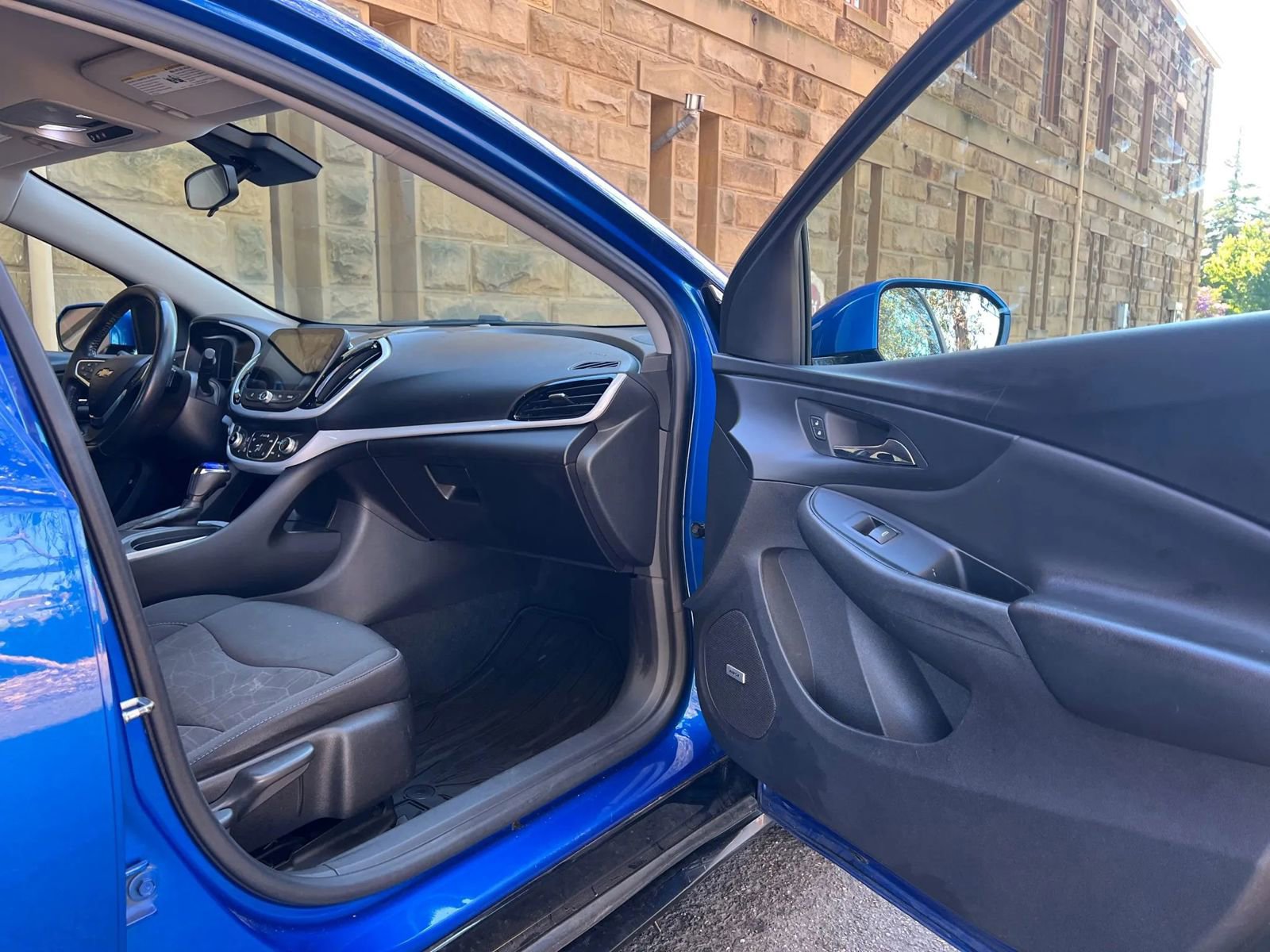 Used 2017 Chevrolet Volt LT w/ Comfort Package image 35