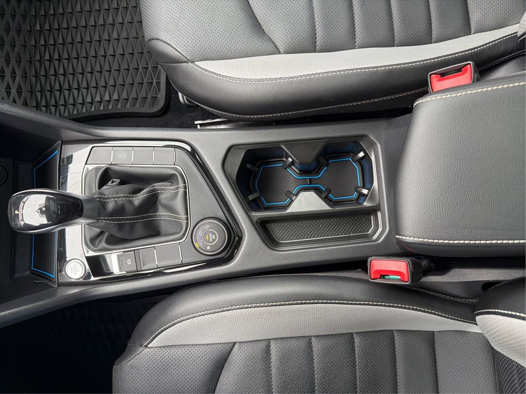 Used 2022 Volkswagen Taos SEL w/ Panoramic Sunroof Package image 17