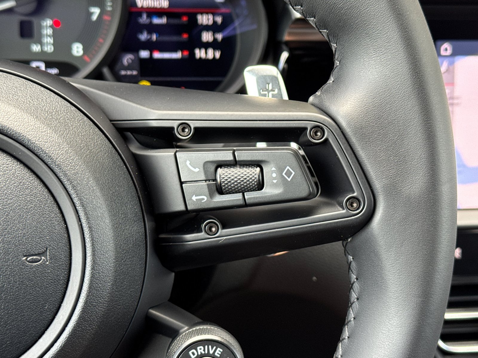 Certified 2026 Porsche Macan AWD/4WD image 29