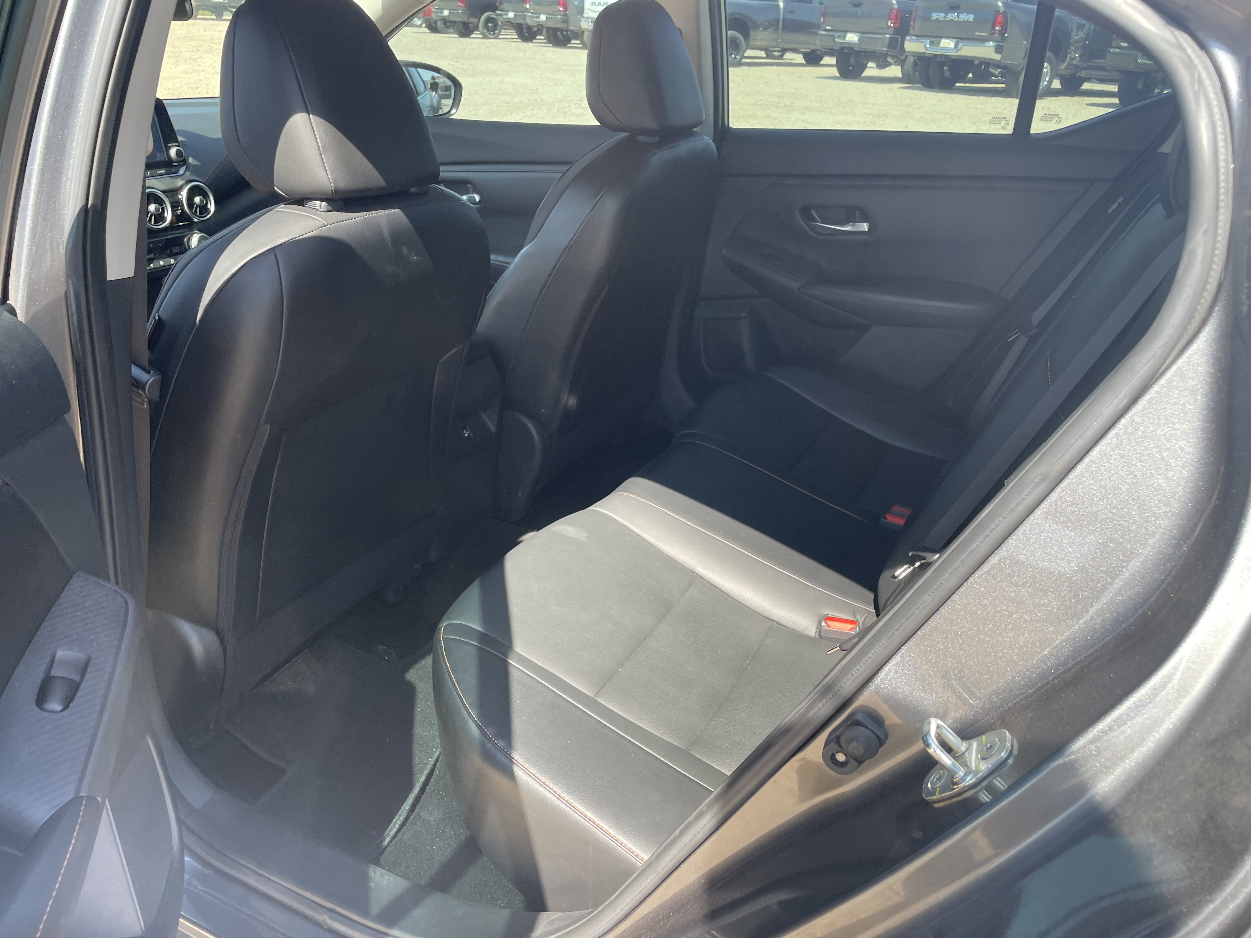Used 2022 Nissan Sentra SR w/ SR Premium Package FWD image 11
