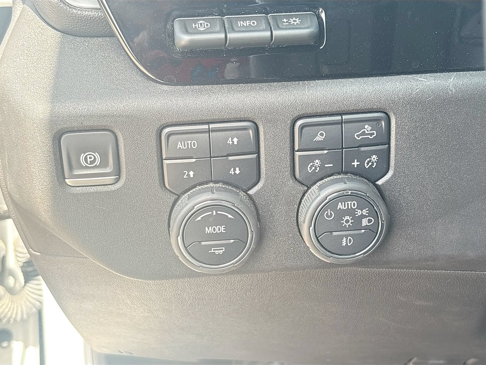 Used 2024 Chevrolet Silverado 1500 High Country w/ Technology Package AWD/4WD image 10