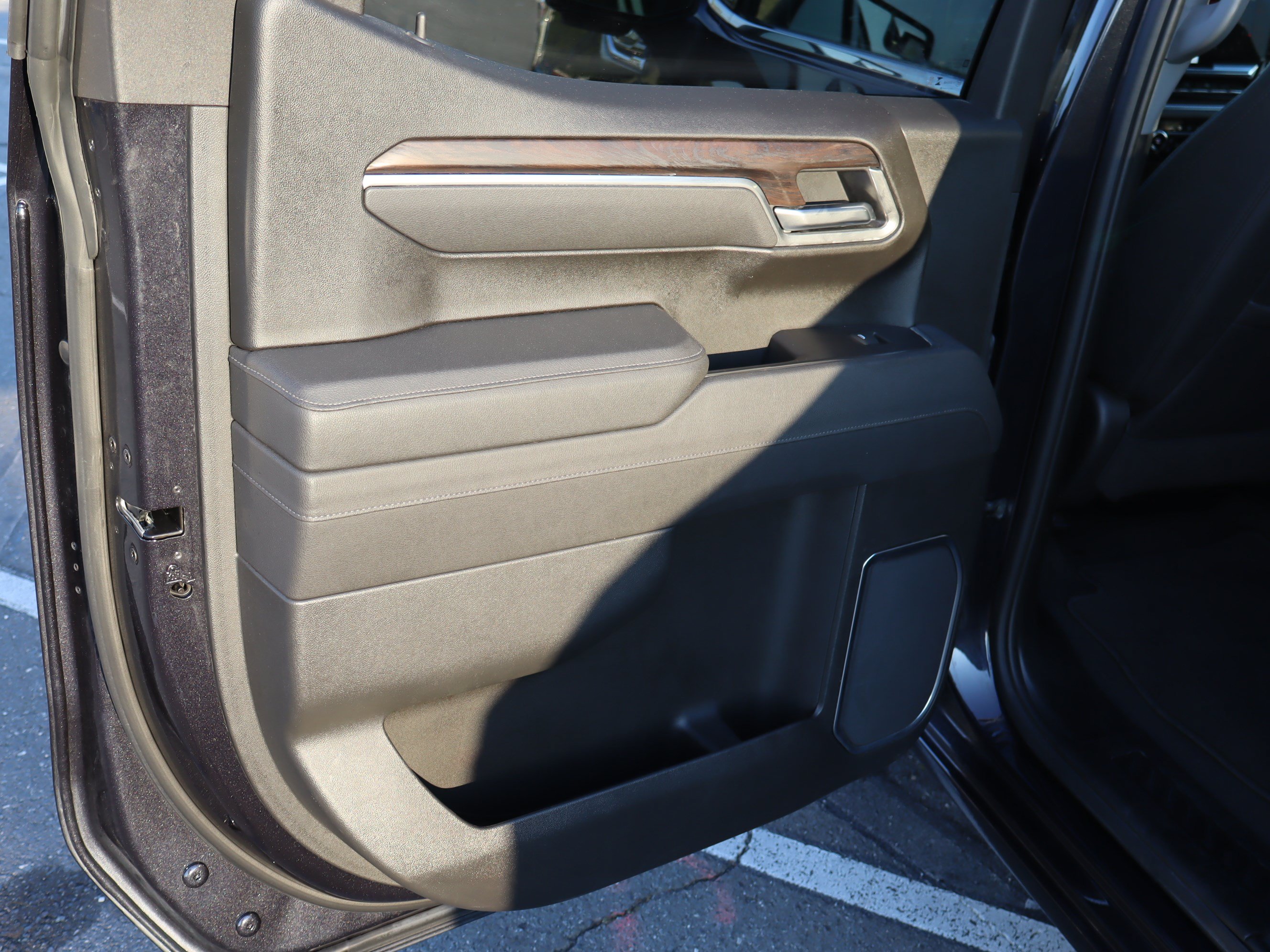 Used 2025 GMC Sierra 1500 SLT AWD/4WD image 30