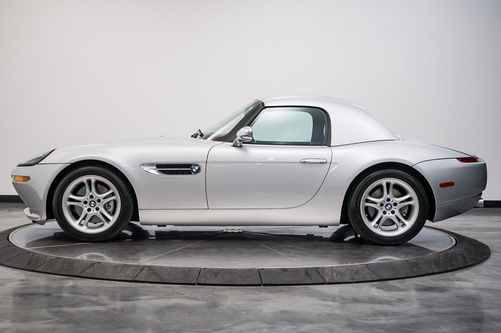 Used 2003 BMW Z8 RWD image 49