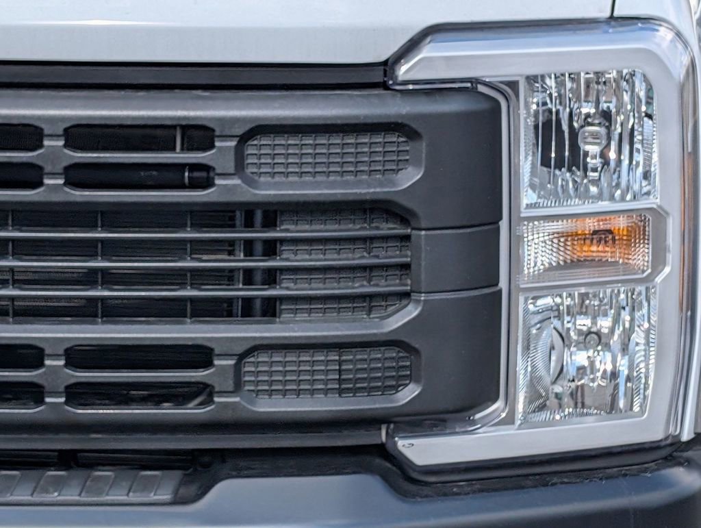 New 2026 Ford F550 4x4 Regular Cab Super Duty image 9
