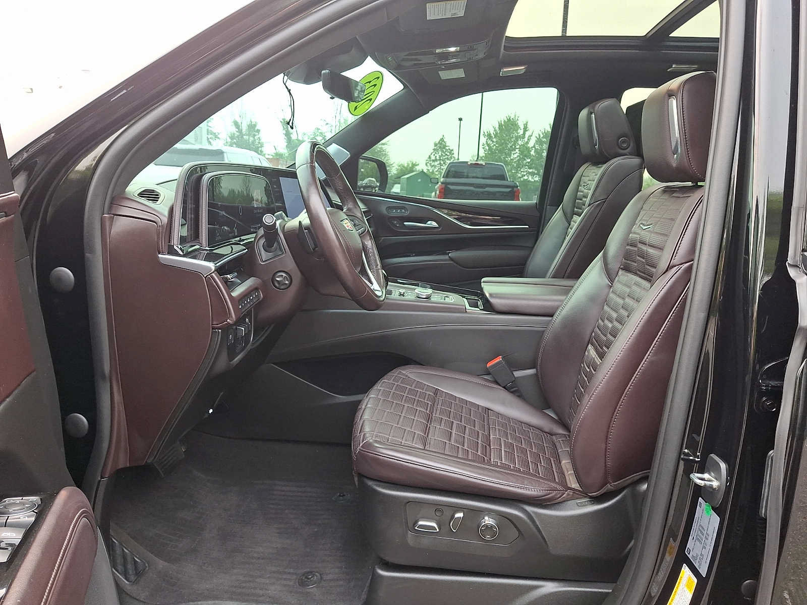 Used 2023 Cadillac Escalade Sport Platinum w/ LPO, ONYX Package AWD/4WD image 14