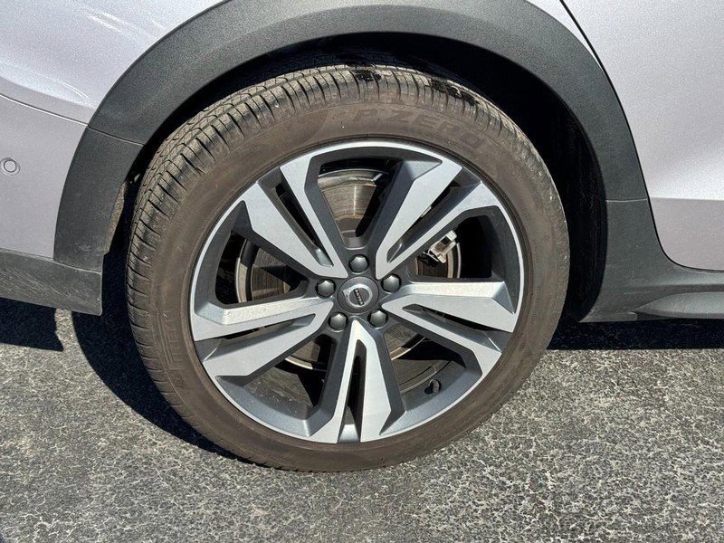 New 2026 Volvo V60 B5 Cross Country Plus w/ Climate Package image 4