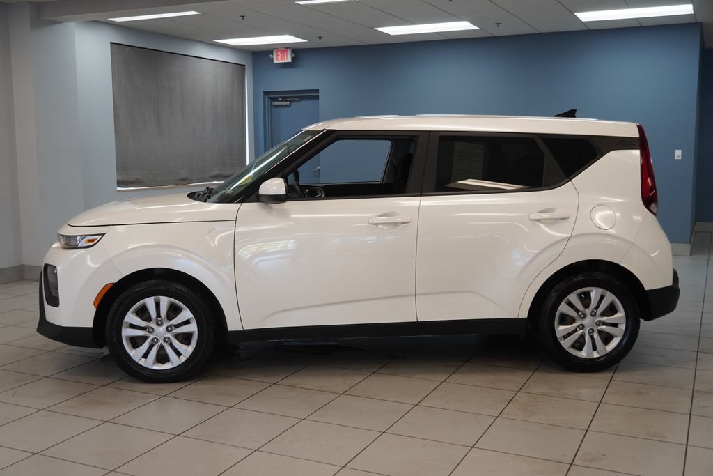Used 2022 Kia Soul LX FWD image 2