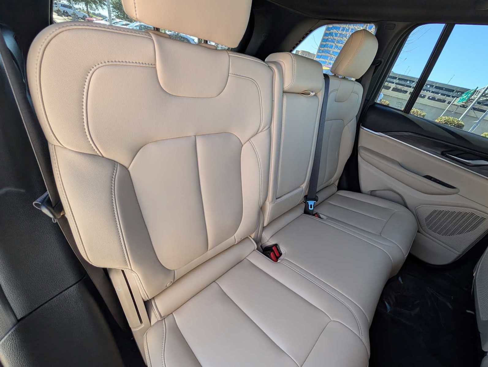 Used 2024 Jeep Grand Cherokee Limited image 21