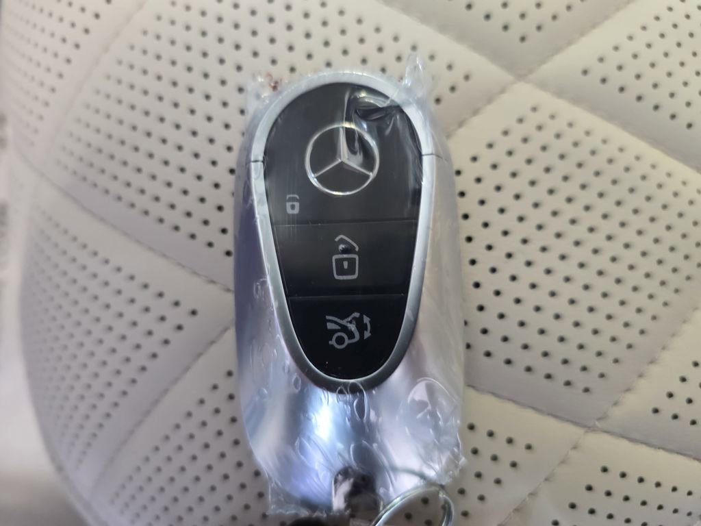 New 2026 Mercedes-Benz S 580 4MATIC Sedan image 38