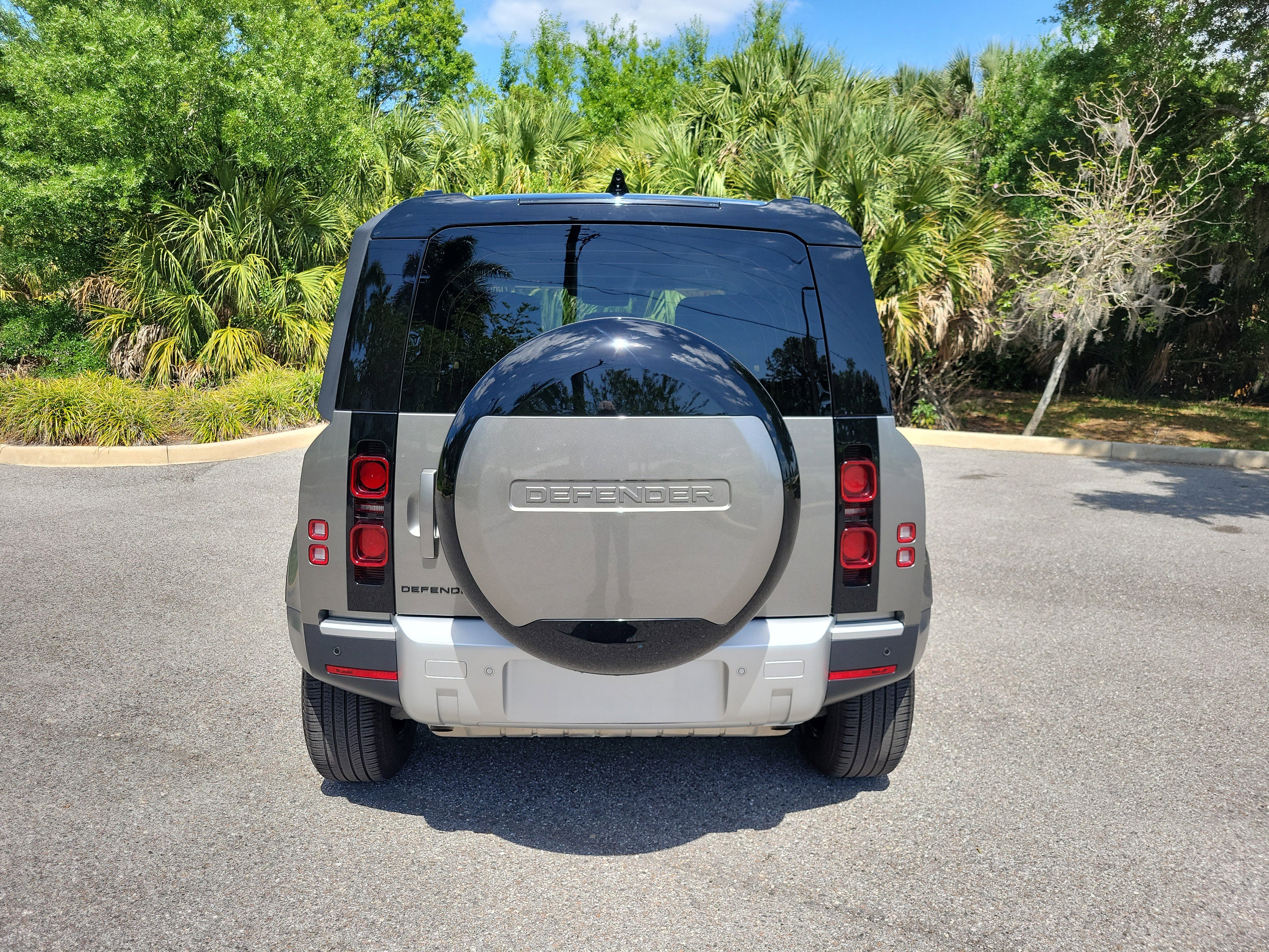 Used 2025 Land Rover Defender 110 S AWD/4WD image 5