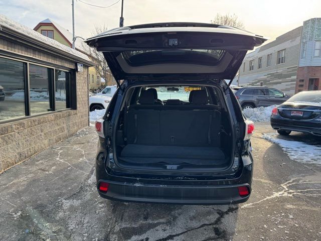 Used 2015 Toyota Highlander LE image 26