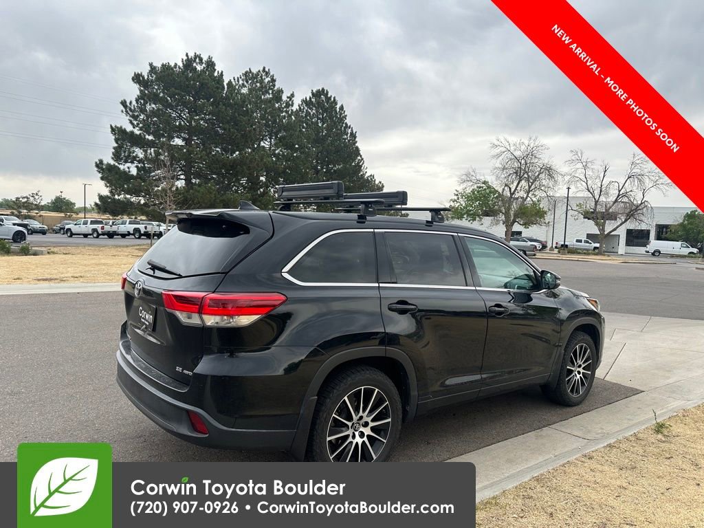 Used 2017 Toyota Highlander SE AWD/4WD image 5