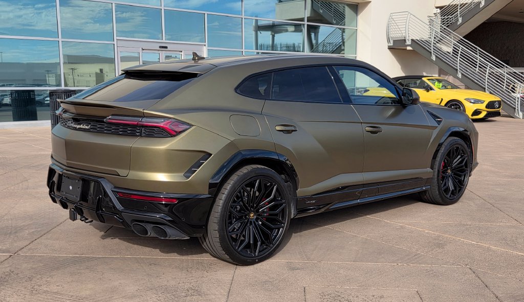 Used 2025 Lamborghini Urus SE AWD/4WD image 10