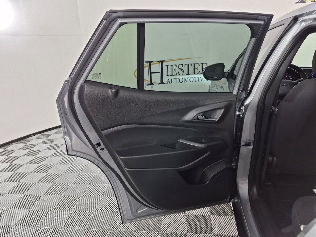 Used 2026 Chevrolet Trax RS w/ Sunroof Package FWD image 28