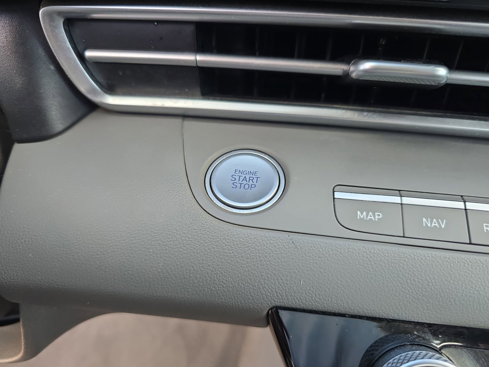 Used 2023 Hyundai Elantra SEL w/ Convenience Package image 24