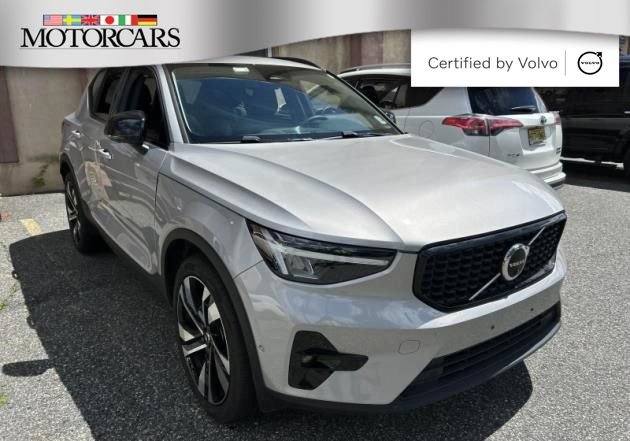 Certified 2023 Volvo XC40 B5 Plus w/ Driver Assist Package AWD/4WD image 1