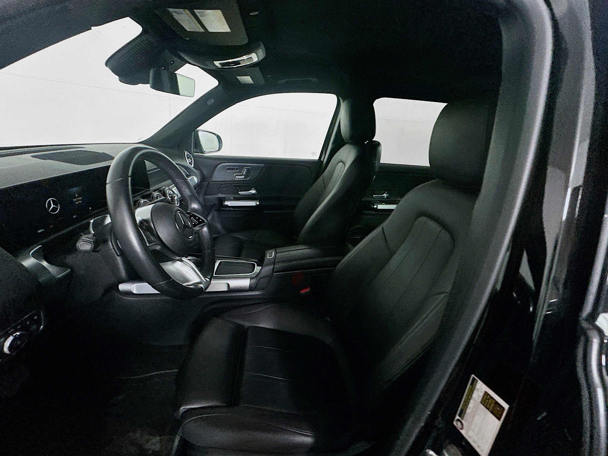 Used 2025 Mercedes-Benz GLB 250 4MATIC image 13