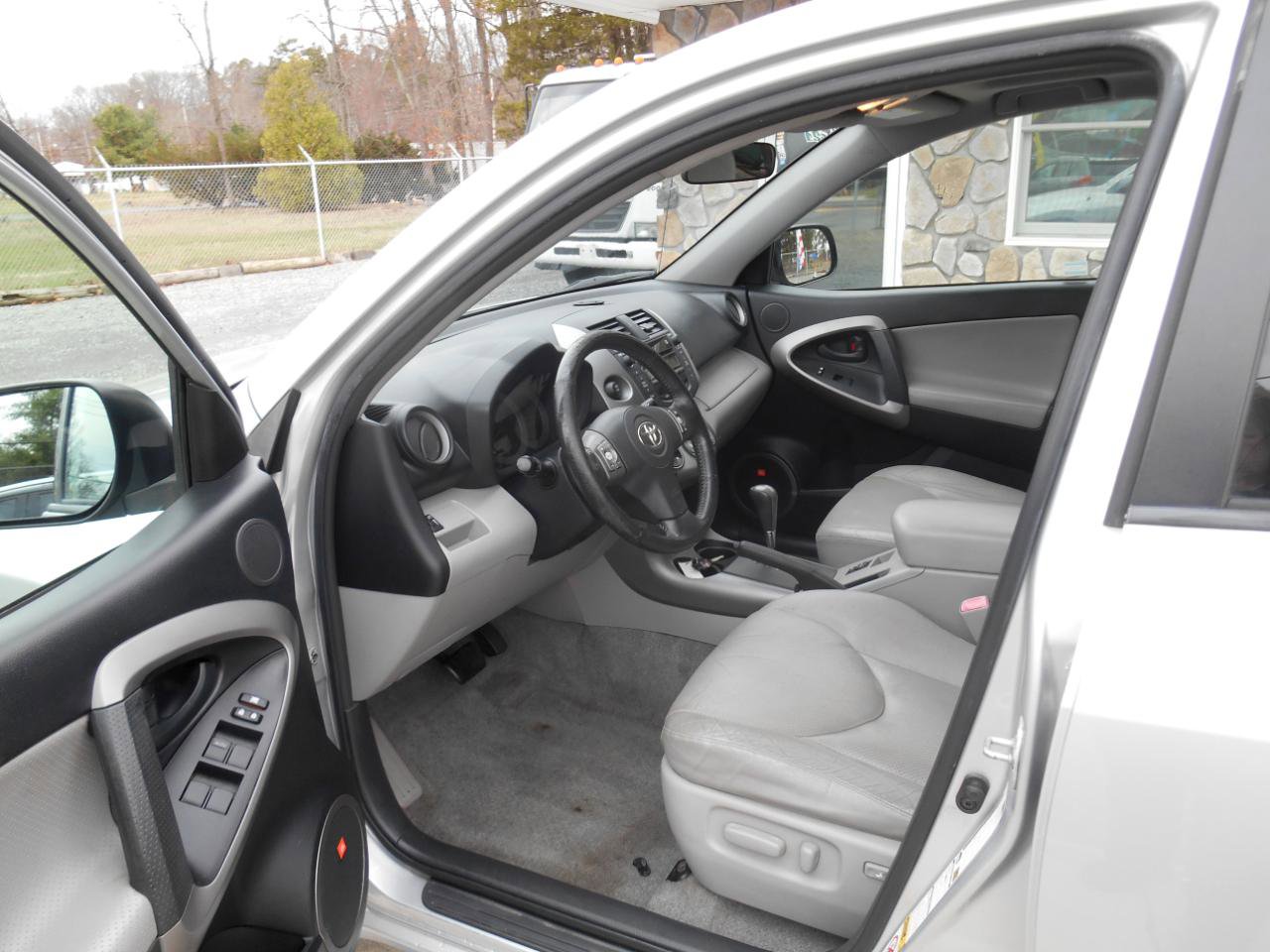 Used 2008 Toyota RAV4 Limited image 2