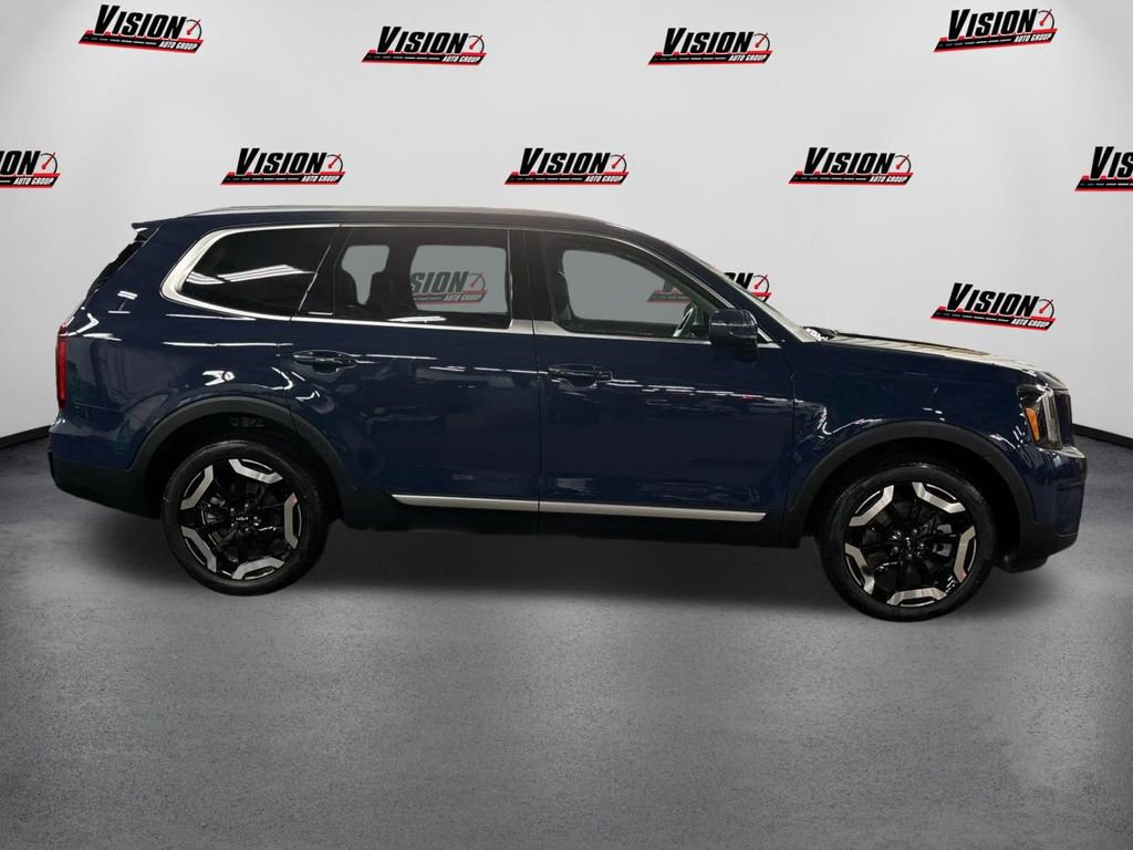 New 2025 Kia Telluride S image 4