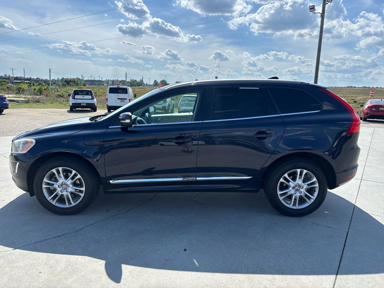 Used 2016 Volvo XC60 T5 Premier w/ Proximity Package image 7
