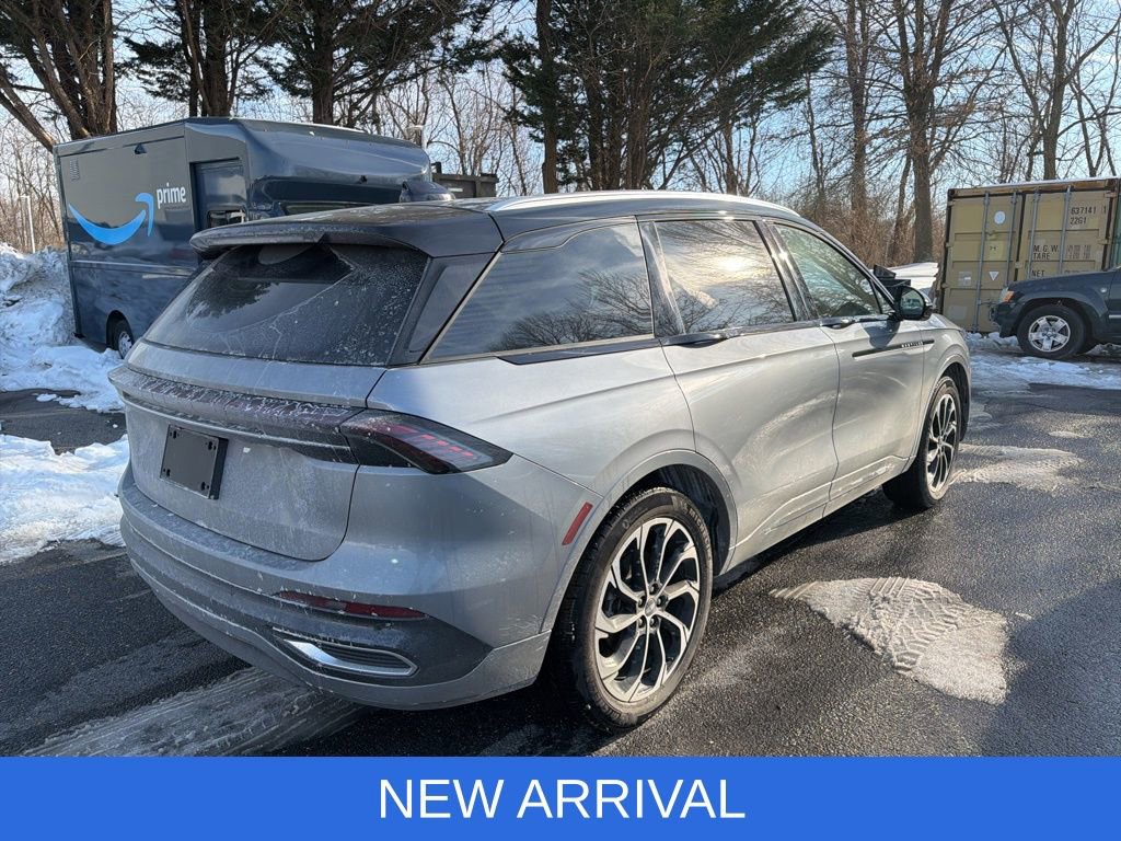 Used 2025 Lincoln Nautilus Reserve image 5